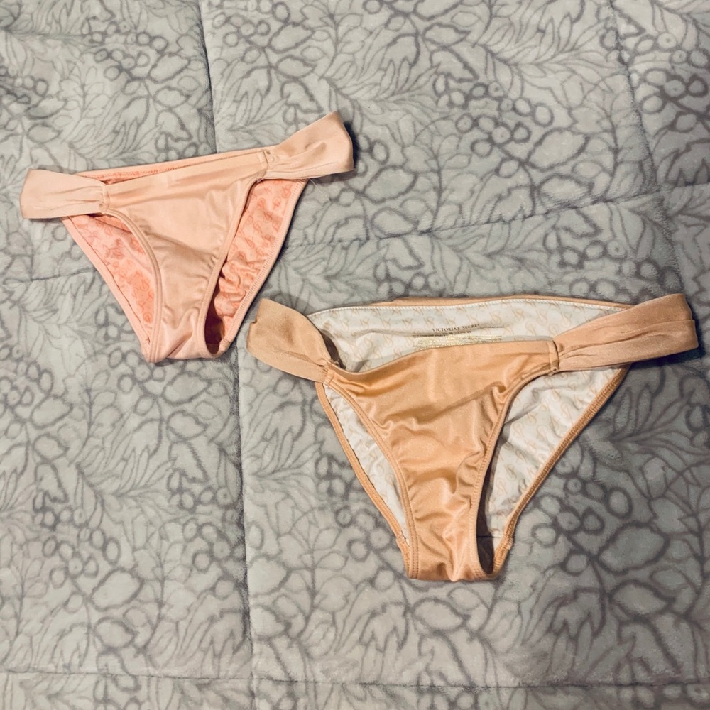 (2) Victoria’s secret Bikini bottoms✨